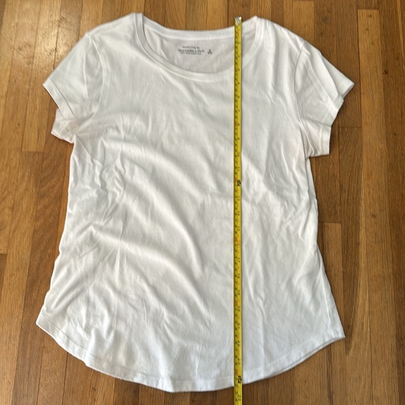 *last chance!!* Abercrombie & Fitch | Women’s white cap sleeve top, rounded trim - Picture 3 of 15